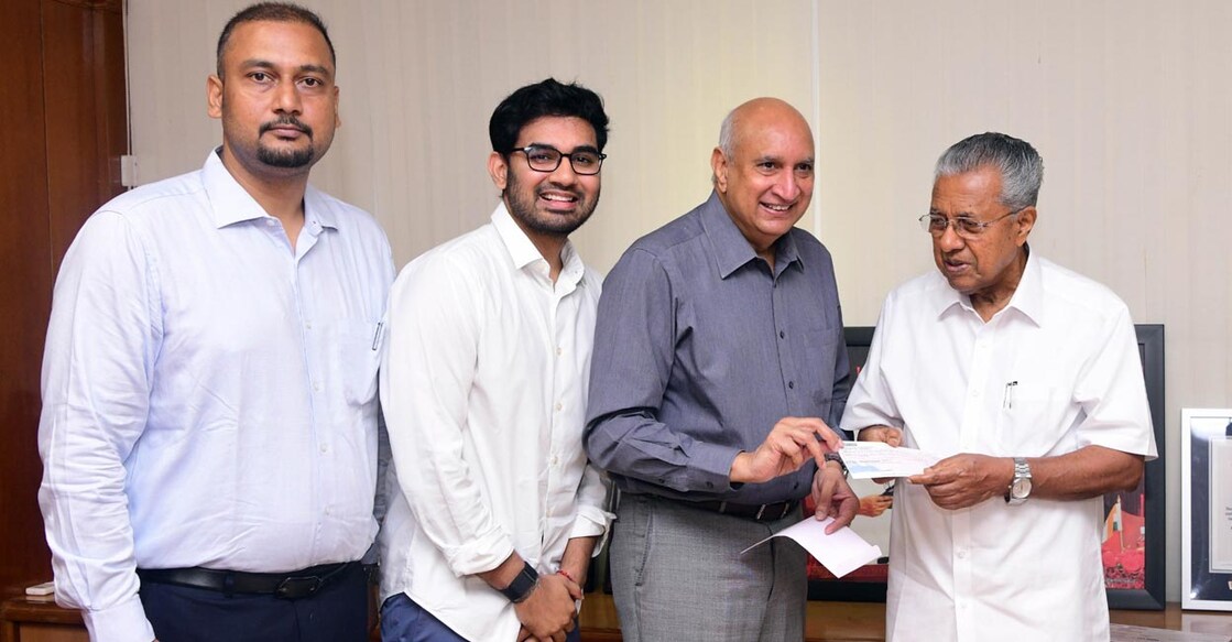 Blasters chairman Nimmagadda Prasad hands over the cheque to Pinarayi Vijayan as club Chief Operating Officer Shushen Vashishth, left, and club director Nikhil B Nimmagadda look on. Photo: Special Arrangement