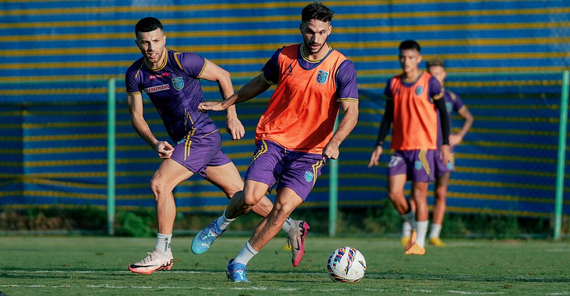 Jesus Jimenez (on the ball) will be vital as Kerala Blasters host East Bengal at the Jawaharlal Nehru Stadium in Kochi on Sunday. Photo: Special arrangement
