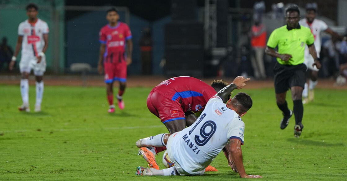 Malappuram FC (white) lost 1-2 to Kannur Warriors in a Super League Kerala match at Manjeri on September 25, 2024. Photo: Special arrangement
