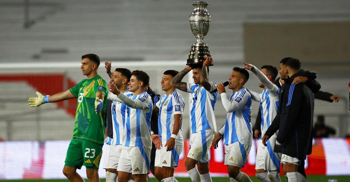 Argentina's Cristian Romero with teammates celebrate with the Copa America's trophy after the match. Photo: Reuters/Agustin Marcarian