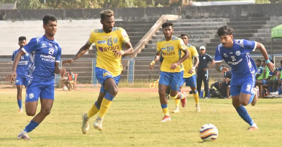 Muthoot FA (blue) advanced to the National Championship of Reliance Foundation Development League, while Kerala Blasters (yellow) missed out by just a point. Photo: Reliance Foundation Development League