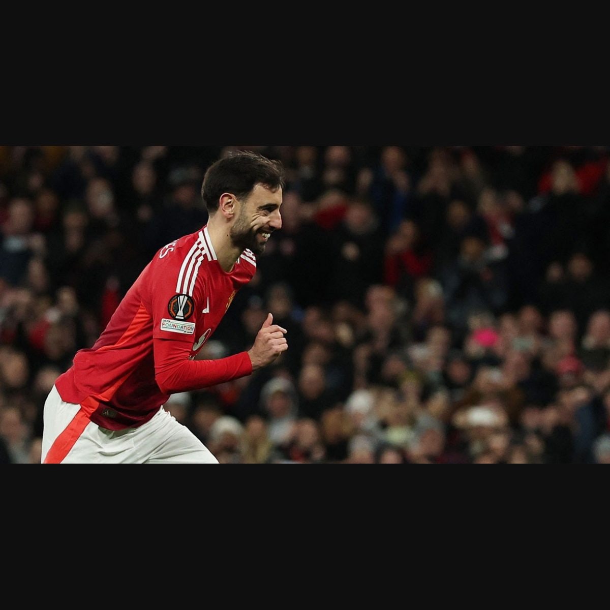 Fernandes hat-trick as United crush Sociedad, Spurs make