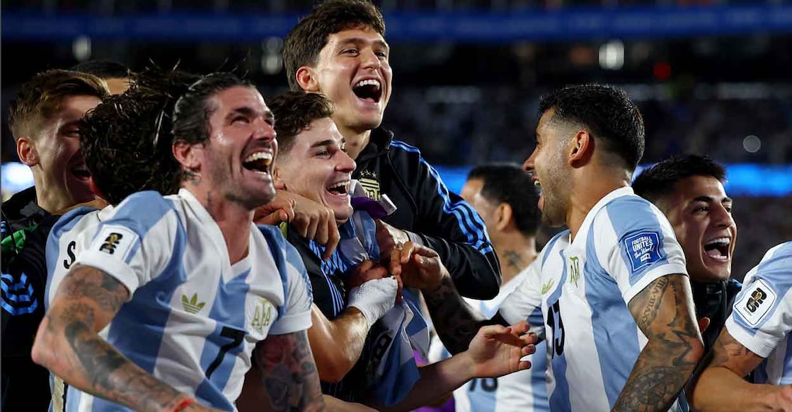 Argentina's Rodrigo De Paul, Julian Alvarez and Cristian Romero celebrate after qualify to the World Cup 2026. Photo: REUTERS/Agustin Marcarian