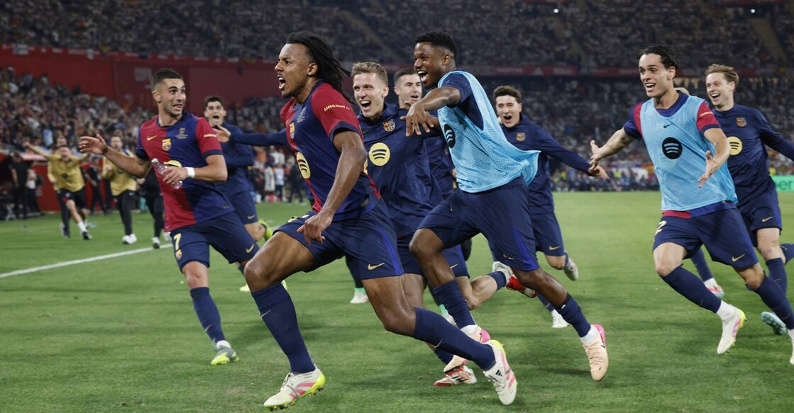 Barcelona's Jules Kounde celebrates scoring their third goal with teammates. Photo: Reuters. 