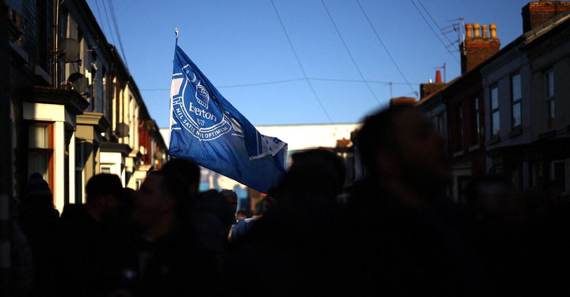 Everton fans with a flag outside the stadium. Photo: REUTERS/Carl Recine