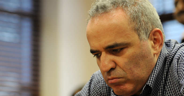 Kasparov suffers first loss in comeback event