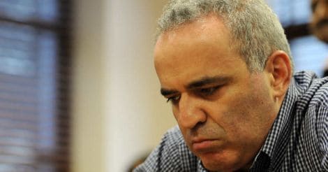 Kasparov suffers first loss on comeback