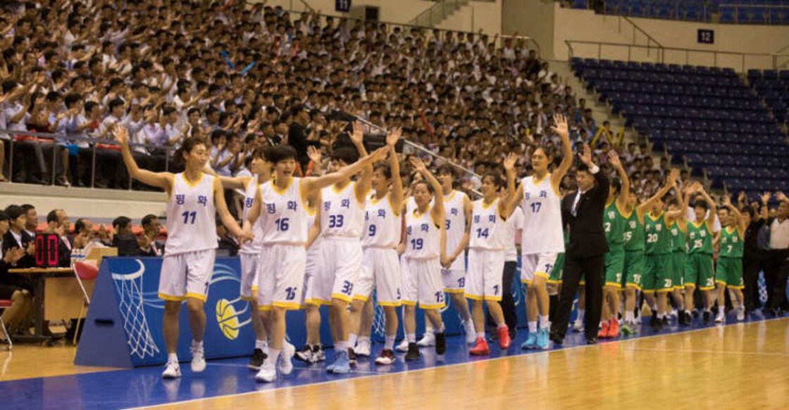 Two Koreas court peace in first basketball friendly in years