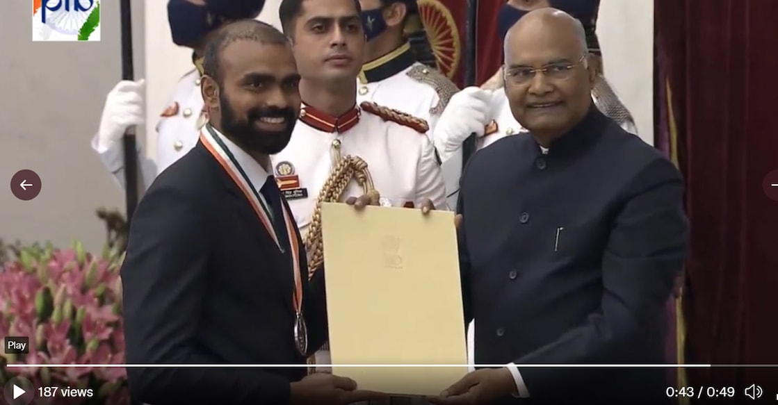 P R Sreejesh receives the Khel Ratna from President Ram Nath Kovind. Screengrab