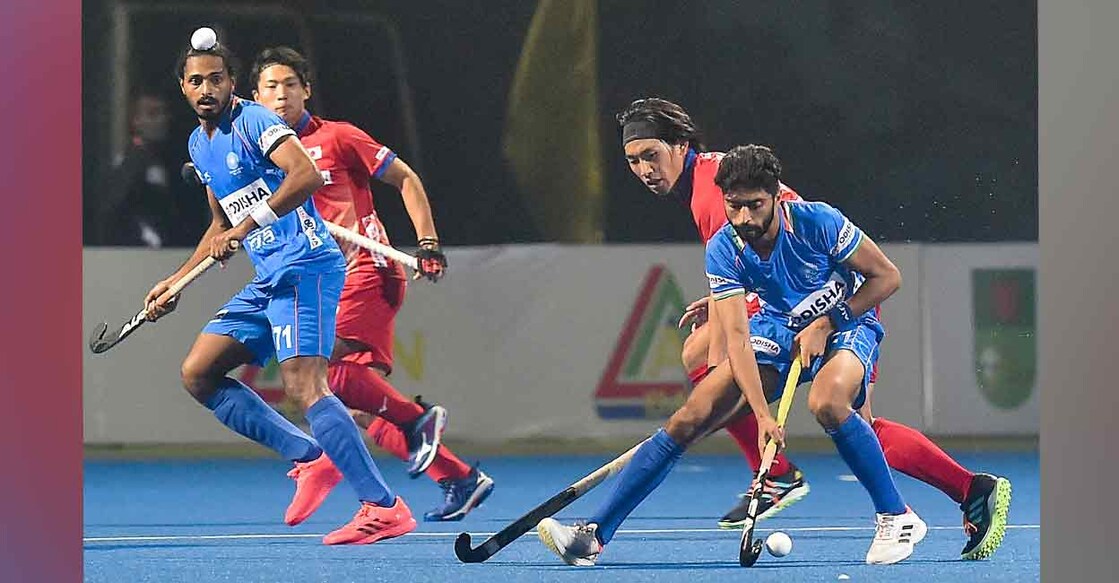 India's Shamsher Singh (right) and Japan's Takuma Niwa fight for the ball during the men's semifinal match of the Asian Championship Trophy hockey tournament in Dhaka on Tuesday. Photo: AFP
