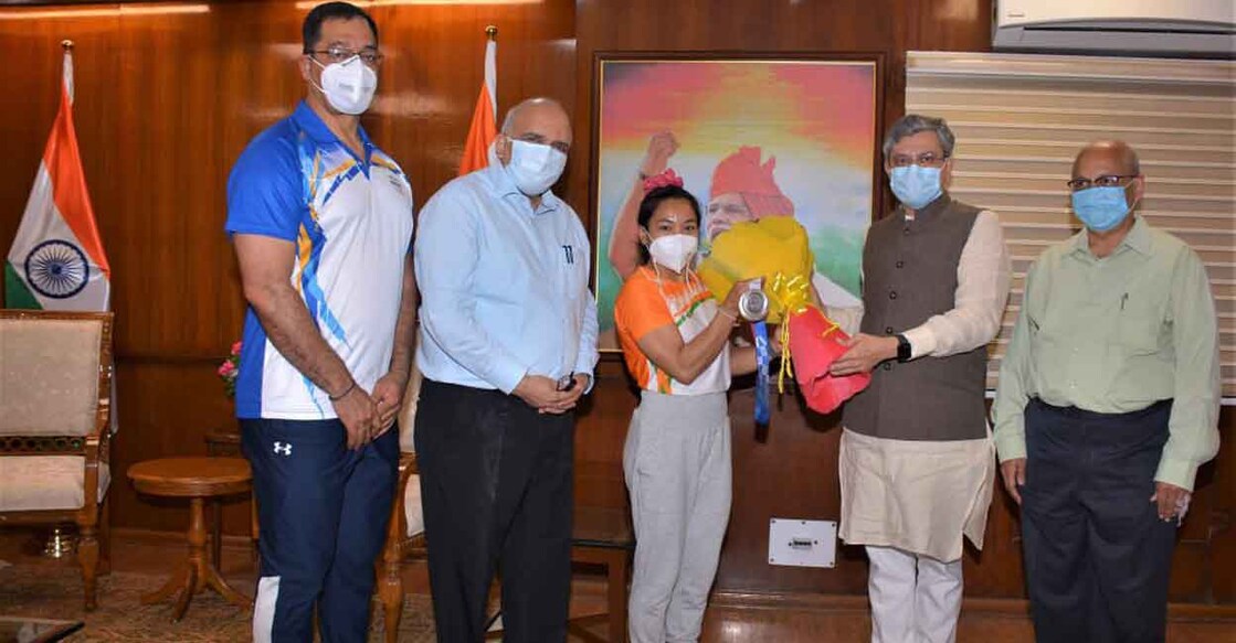 Minister for Railways Ashwini Vaishnaw greets Mirabai Chanu. Photo: Twitter