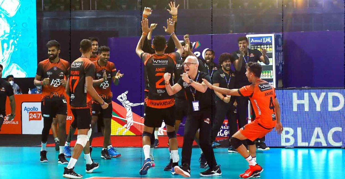 Hyderabad Black Hawks celebrate their victory over Chennai Blitz. Photo: Special Arrangement
