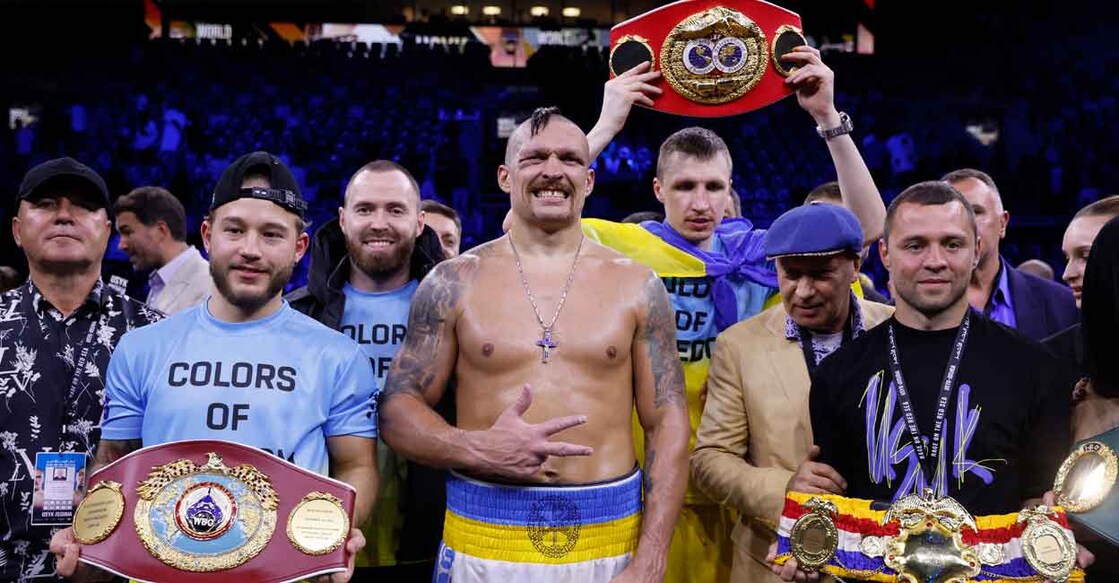 Oleksandr Usyk celebrates with his team after winning his fight against Anthony Joshua. Photo: Reuters/Andrew Couldridge