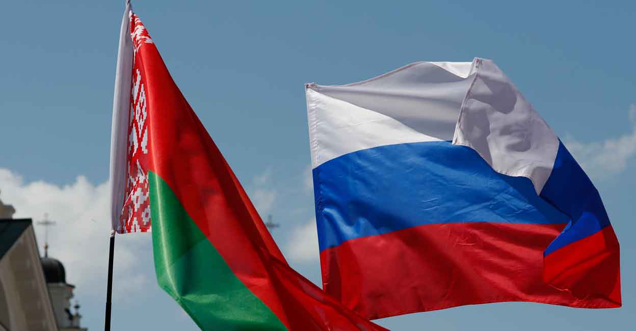 Belarusian and Russian flags at an event in central Minsk, Belarus. File photo: Reuters/Vasily Fedosenko