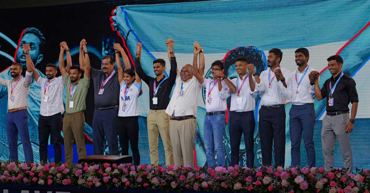 Malayali athletes of the Huangzhou Asian Games with Malayala Manorama Chief Editor Mammen Mathew (centre) at the Manorama News Conclave 2023. Photo: EV Sreekumar/Manorama