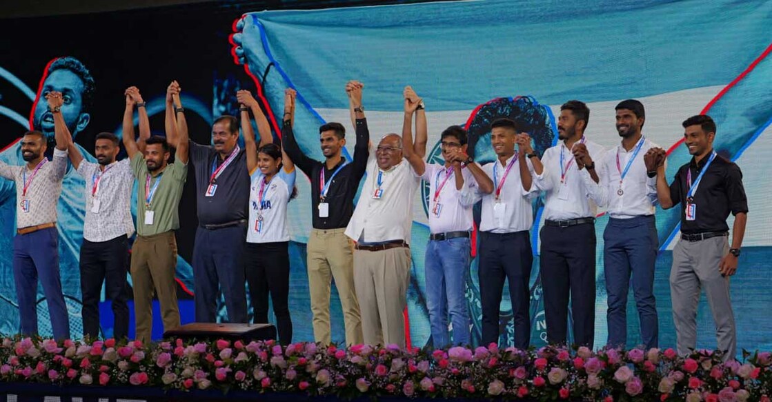 Malayali athletes of the Huangzhou Asian Games with Malayala Manorama Chief Editor Mammen Mathew (centre) at the Manorama News Conclave 2023. Photo: EV Sreekumar/Manorama