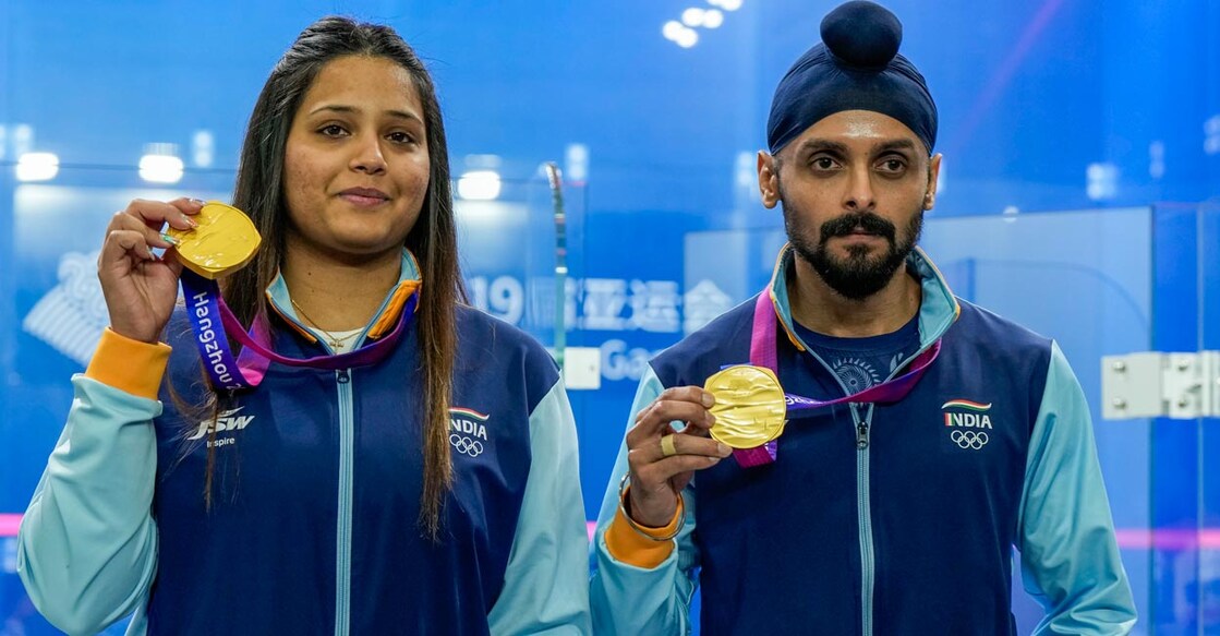 Dipika  Pallikal and Harinder Pal Singh Sandhu clinched the mixed doubles gold. Photo: PTI/Gurinder Osan
