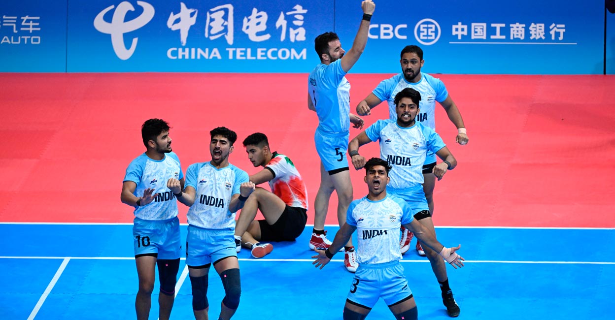 India win gold Indian players are ecstatic at the end of the final. Photo: AFP/Wang Zhao
