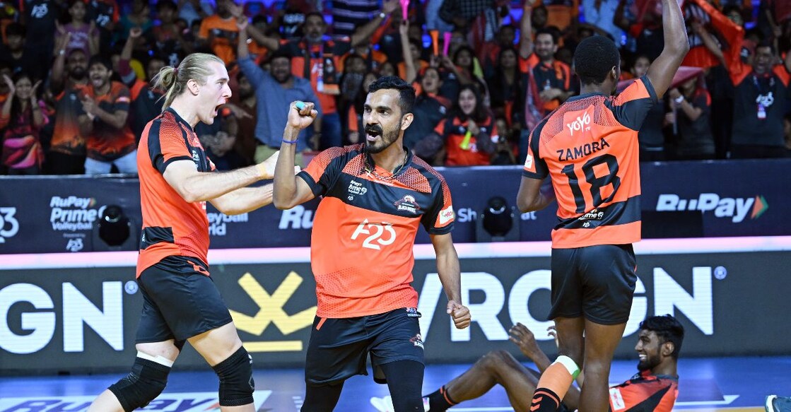 Players of Hyderabad Black Hawks celebrate a point against the Bengaluru Torpedoes during the match on Tuesday, February 21, 2023. Photo: Special Arrangement