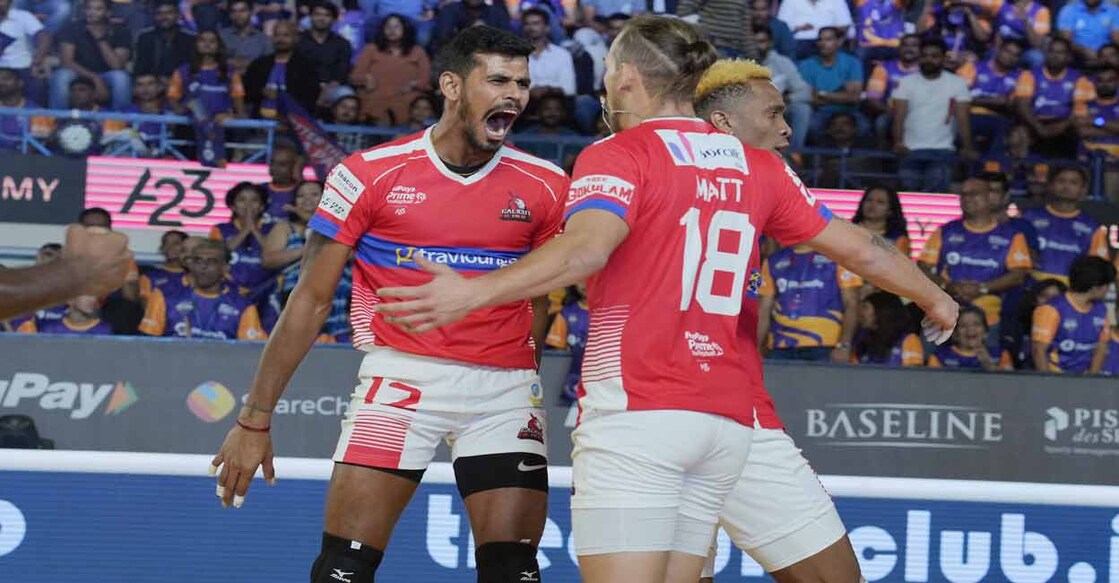 Players of Calicut Heroes celebrate a point against Mumbai Meteors in the PVL. Photo: PVL