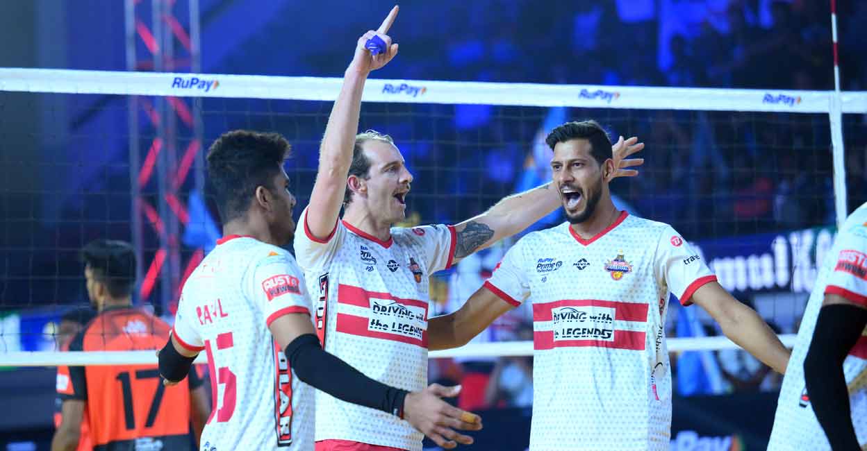 Kolkata Thunderbolts players celebrate a point against Hyderabad Black Hawks. Photo: PVL