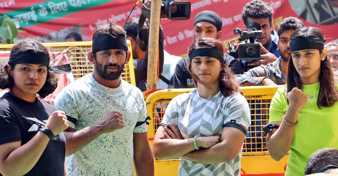 Sakshi Malik, Bajrang Punia, Vinesh Phogat and Sangita Phogat 