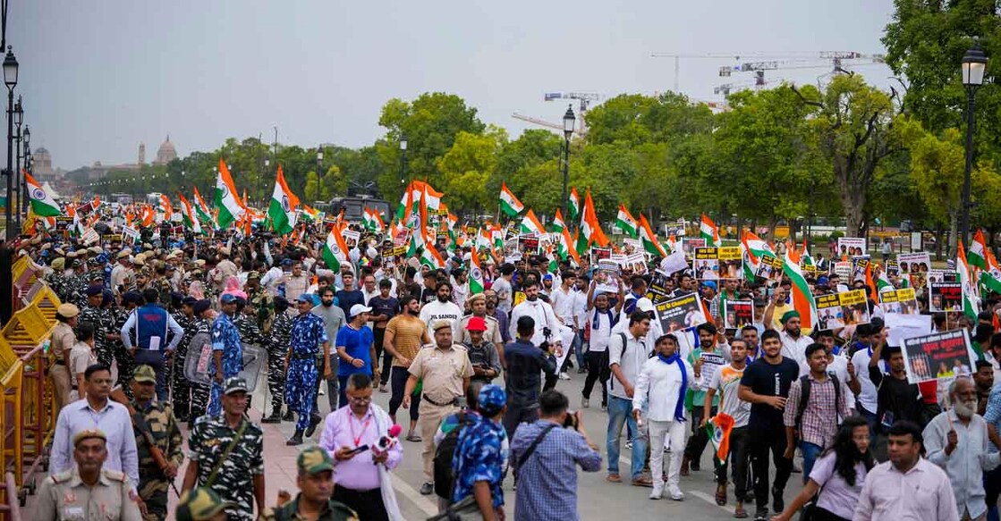 Security personnel deployed at India Gate during the protest march of wrestlers. Photo: PTI/Ravi Choudhary