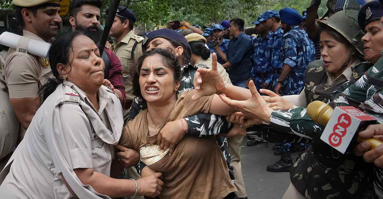 Security personnel detain Vinesh Phogat. Photo: PTI /Kamal Singh