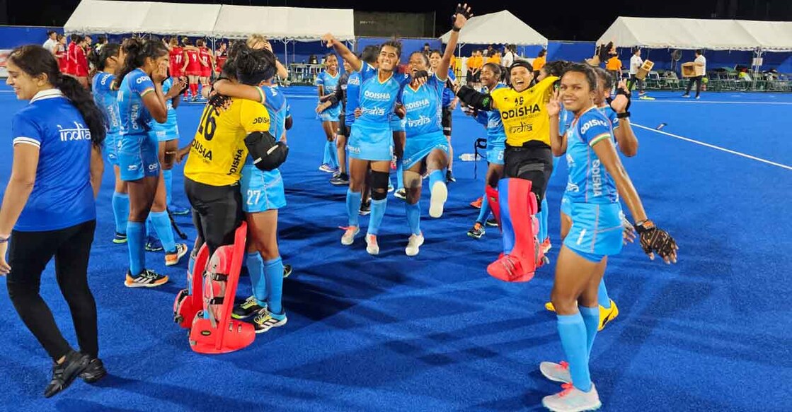 Indian players celebrate their historic triumph. Photo: Twitter@TheHockeyIndia