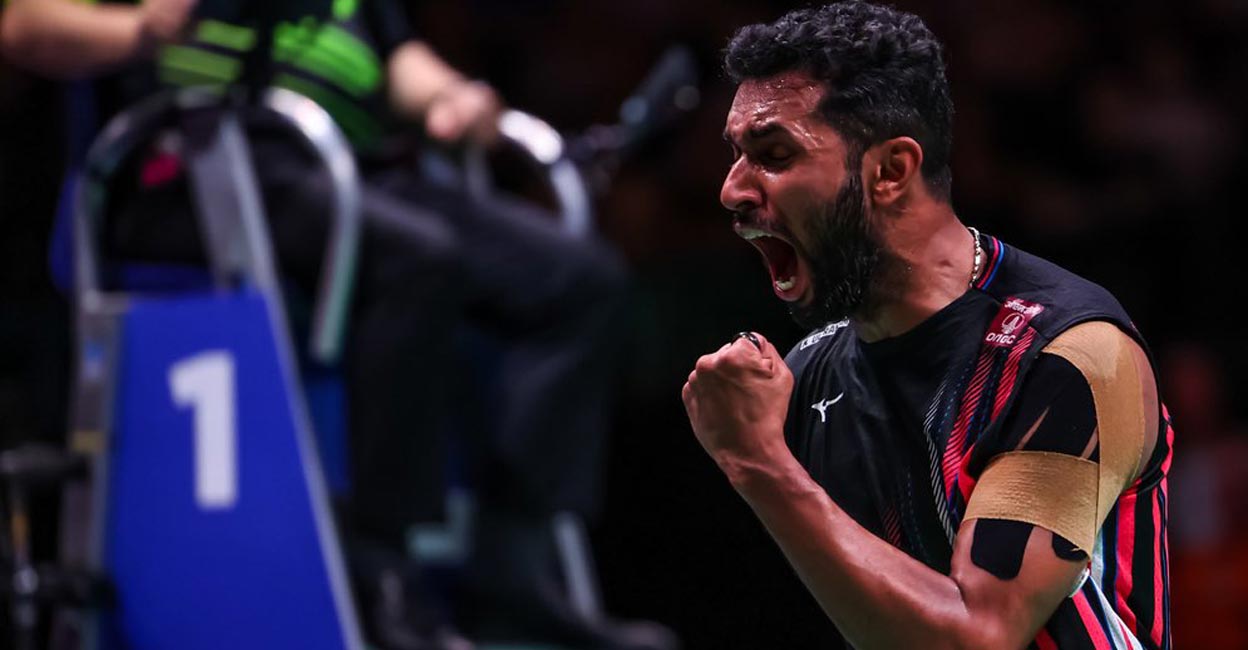 Prannoy Prannoy exults after winning a point against Axelsen. Photo: Badminton Photo: Twitter@PRANNOYHSPRI
