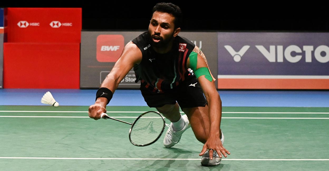 Prannoy Prannoy makes an acrobatic return in the final. Photo: AFP/Izhar Khan
