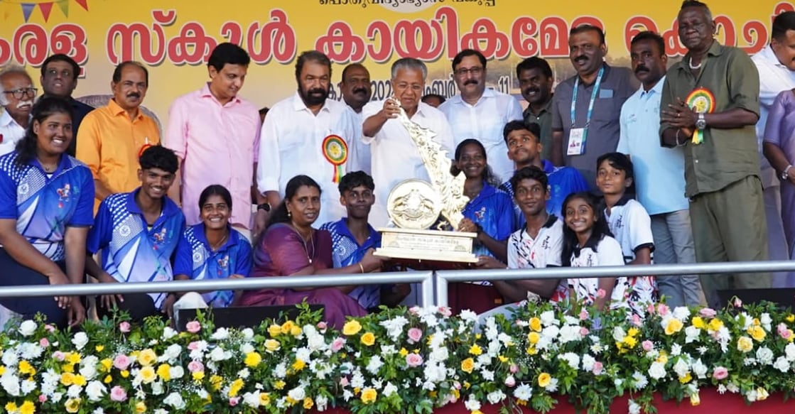 Kerala Chief Minister Pinarayi Vijayan presents the CM's Ever-rolling Trophy for the best district of Kerala School Games to Thiruvananthapuram at the Maharaja's College Ground in Ernakulam on Monday. Photo: PRD