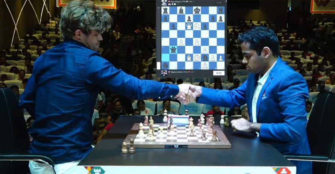 Magnus Carlsen (left) resigns his round-eight blitz game against Arjun Erigaisi. Photo: Screengrab/@Tata Steel Chess India