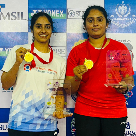 Arathi Sara Sunil (left) and Varshini V S pose with their medals. Photo: Special arrangement