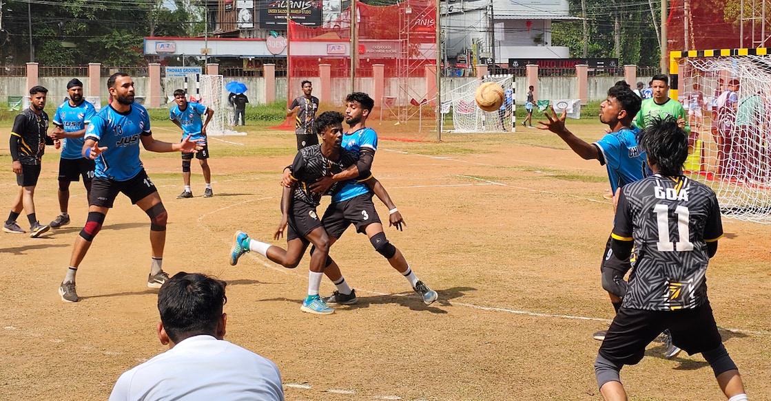 Action from the opening day of the 53rd Senior Men's National Handball Championship at SB College in Changanassery on Thursday. Photo: Special arrangement