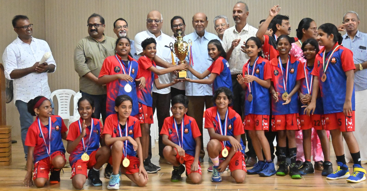 Alappuzha girls team poses with the trophy. Photo: Special arrangement