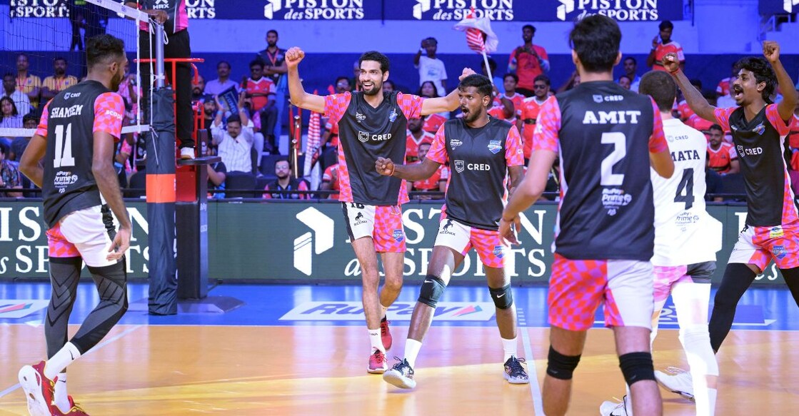 Mumbai Meteors got past their opponents 15-13, 9-15, 21-19, 15-12. Photo: IANS