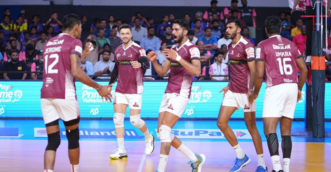 Calicut Heroes players celebrate a point against Mumbai Meteors. Photo: Prime Volleyball League