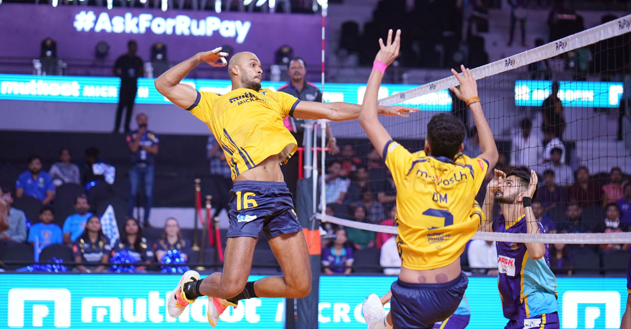 Kochi Blue Spikers in action against Delhi Toofans. Photo: Prime Volleyball League