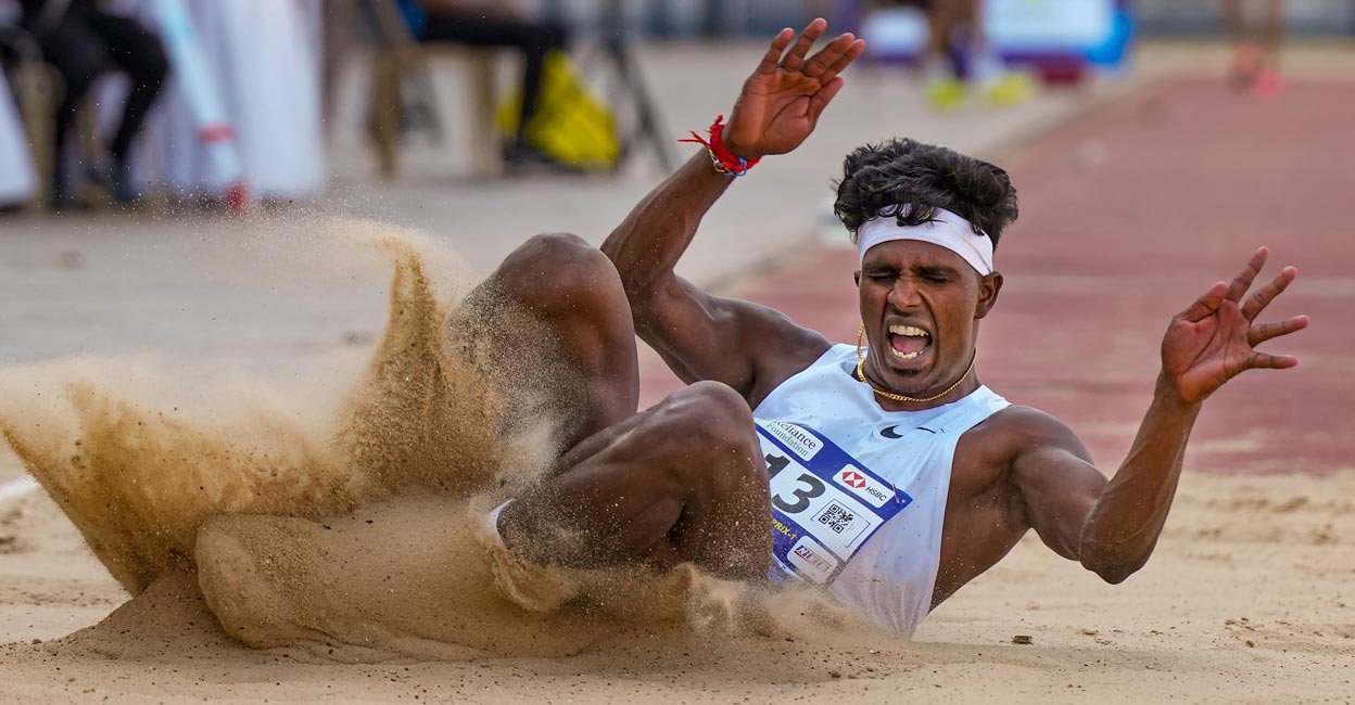 Praveen Chithravel clinched the men's triple jump gold  with a 17.12m effort. Photo: PTI/Shailendra Bhojak