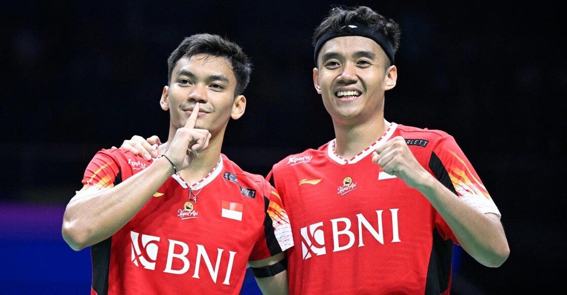 Muhammad Shohibul Fikri and Bagas Maulana celebrate after beating Satwiksairaj Rankireddy and Chirag Shetty. Photo: AFP/Wang Zhao