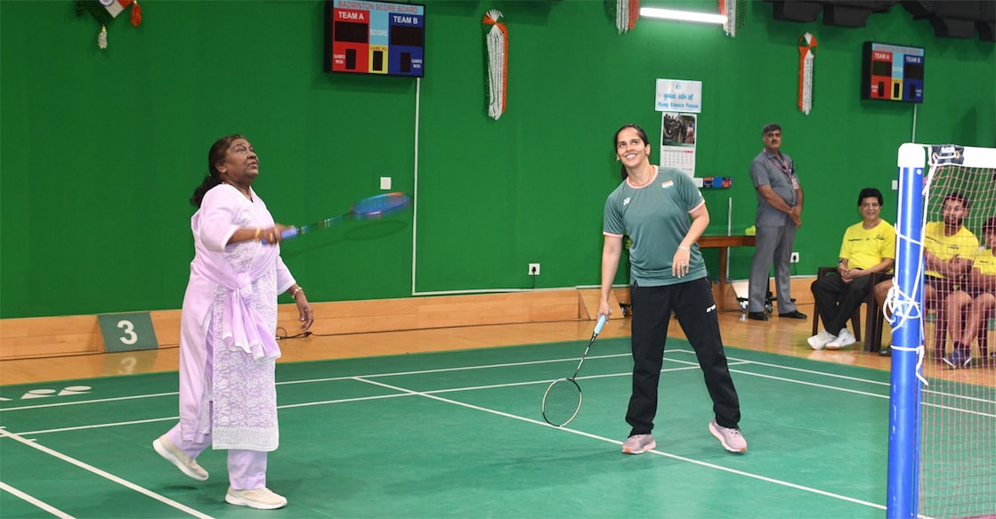 President Droupadi Murmu and Saina Nehwal play badminton. Photo: X/@rashtrapatibhvn
