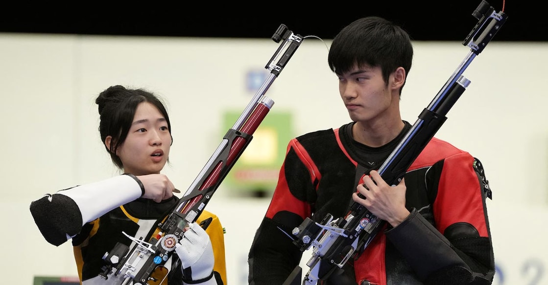 Yuting Huang and Lihao Sheng after winning the gold medal. Photo: Reuters/Amr Alfiky