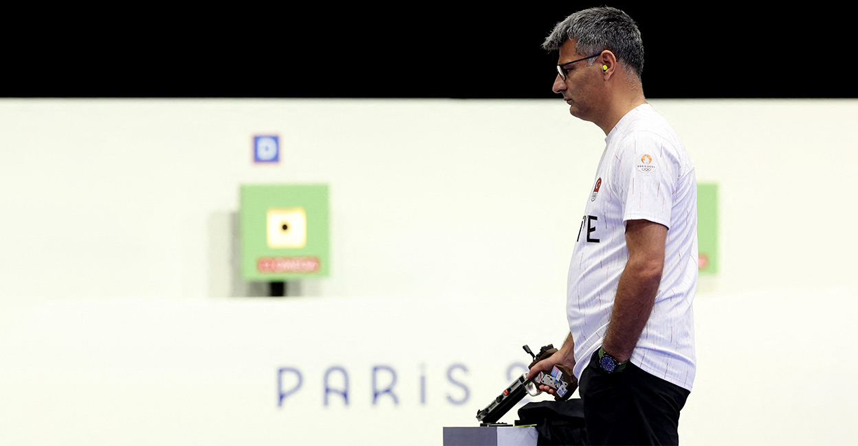 Yusuf Dikec comepting in the final. File photo: AFP/Alain Jocard