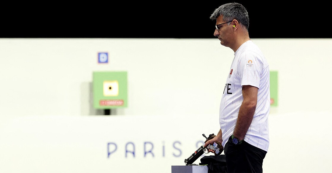 Yusuf Dikec comepting in the final. File photo: AFP/Alain Jocard
