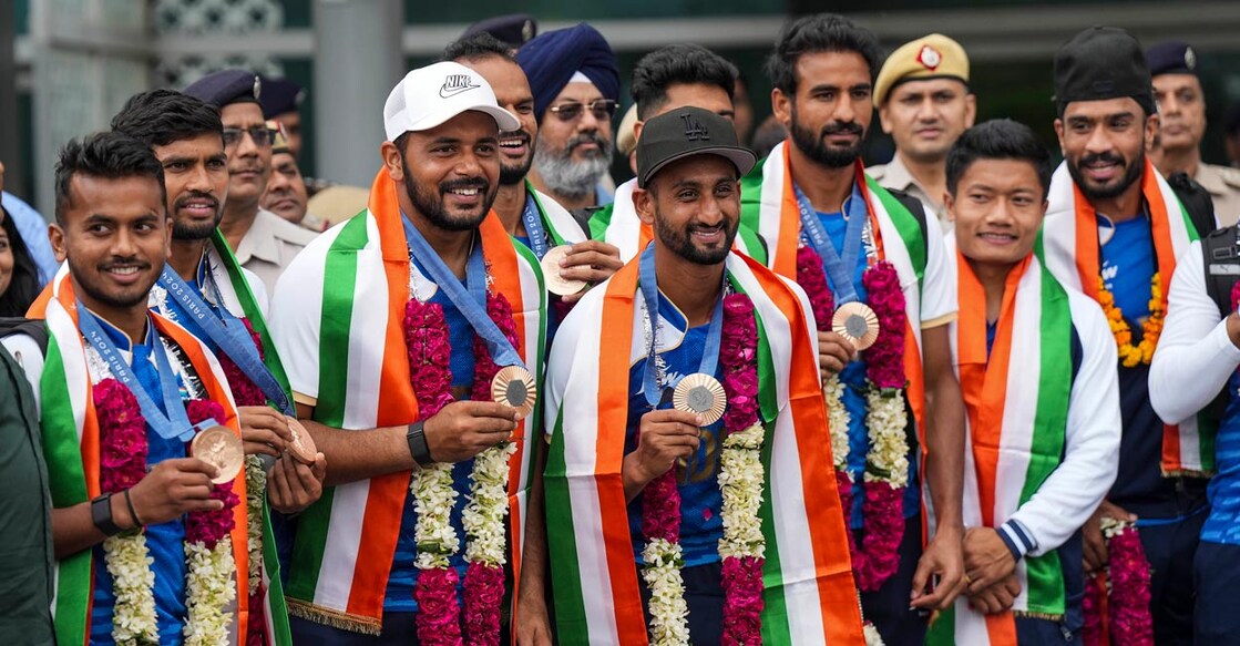 Indian hockey team players on their arrival at the Indira Gandhi International Airport in New Delhi. Photo: PTI/Manvender Vashist Lav