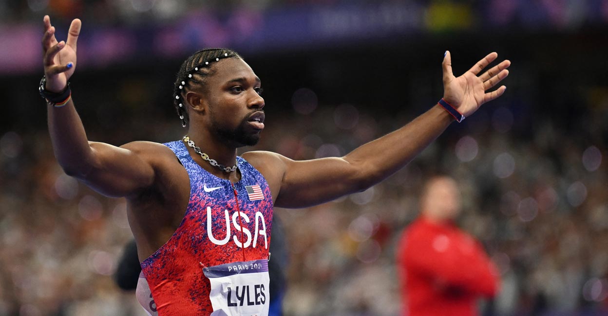 Noah Lyles reacts after crossing the finish line in first place. Photo: AFP/Martin Bernetti 