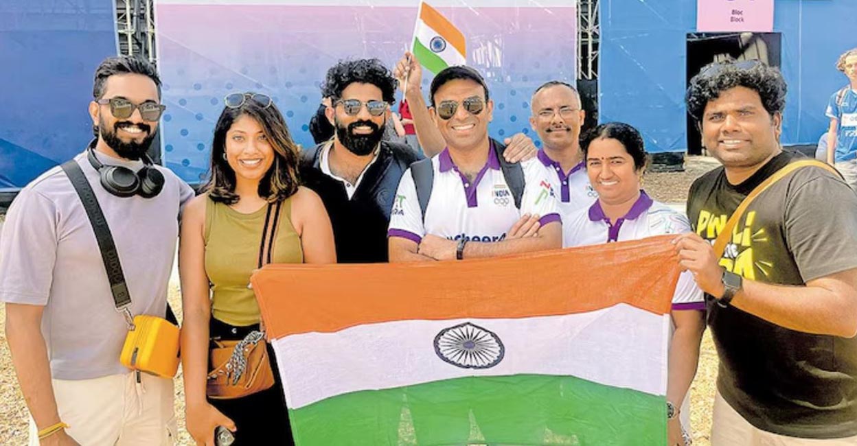 From left: Vysakh Ullas, Deynu Raju,  Jodson Thomas, Sangeeth, Ajith Kumar, Jini Sukumaran and Jithu Damodaran outside the hockey stadium. 