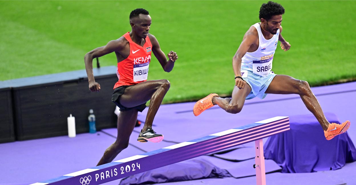 Avinash Sable, right, and Kenya's Abraham Kibiwot compete in the men's 3000m steeplechase heat. Photo: AFP/Martin Bernetti 