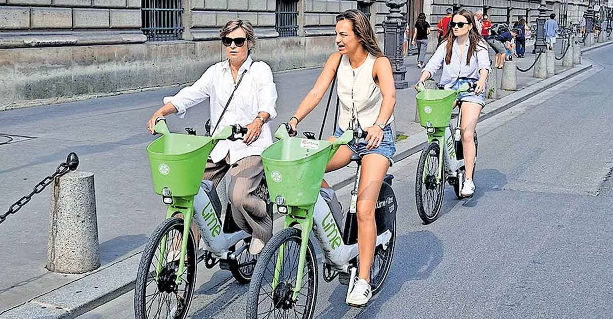 paris-cycle-ls Paris is one of the most bicycle-friendly cities in the world. Photo: Manorama.